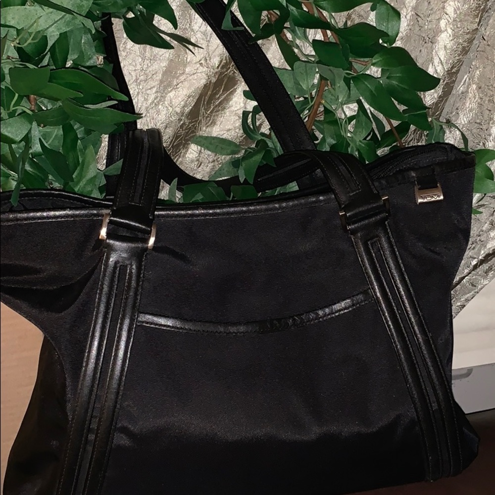 Tumi 💼